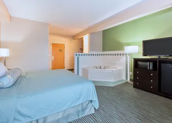 AmericInn by Wyndham Des Moines Airport hotel thumbnail 8