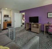 La Quinta Inn & Suites by Wyndham Visalia/Sequoia Gateway hotel detail image 5