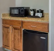 La Quinta Inn & Suites by Wyndham Visalia/Sequoia Gateway hotel detail image 7