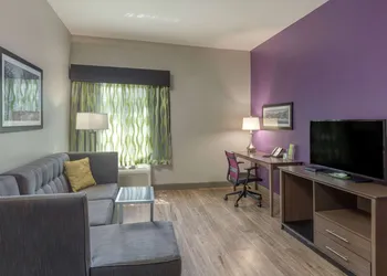 La Quinta Inn & Suites by Wyndham Visalia/Sequoia Gateway hotel thumbnail 8