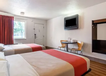 Motel 6 Youngstown, OH hotel thumbnail 4