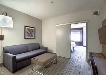Holiday Inn Express Airport-Calgary by IHG hotel thumbnail 5