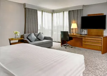 Crowne Plaza Toronto North York by IHG hotel thumbnail 7