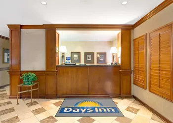 Days Inn and Suites by Wyndham St. Louis/Westport Plaza hotel thumbnail 2