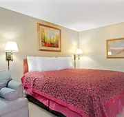 Days Inn and Suites by Wyndham St. Louis/Westport Plaza hotel detail image 3