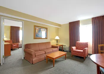Days Inn and Suites by Wyndham St. Louis/Westport Plaza hotel thumbnail 4