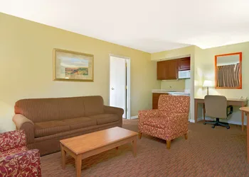 Days Inn and Suites by Wyndham St. Louis/Westport Plaza hotel thumbnail 5