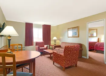 Days Inn and Suites by Wyndham St. Louis/Westport Plaza hotel thumbnail 6