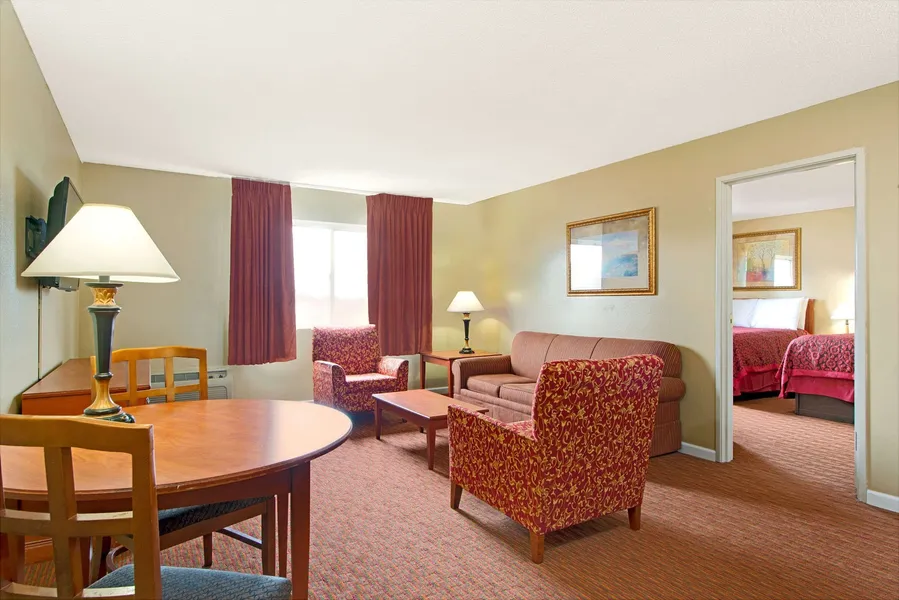Days Inn and Suites by Wyndham St. Louis/Westport Plaza hotel detail image 6