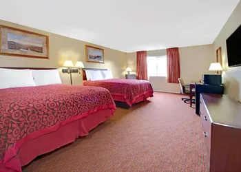 Days Inn and Suites by Wyndham St. Louis/Westport Plaza hotel thumbnail 7