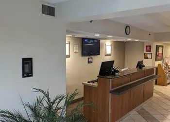 Red Roof Inn San Antonio - Airport hotel thumbnail 3
