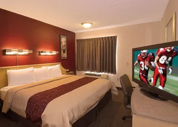 Red Roof Inn San Antonio - Airport hotel thumbnail 7