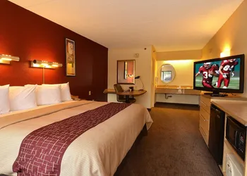 Red Roof Inn San Antonio - Airport hotel thumbnail 8