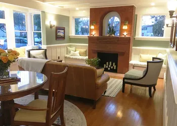 1906 Lodge hotel thumbnail 2