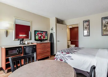Red Roof Inn Gallup hotel thumbnail 5