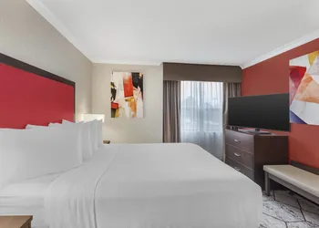 Best Western Plus Rose City Suites hotel thumbnail 8