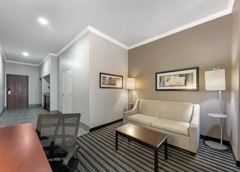 Best Western Plus Austin Airport Inn & Suites hotel thumbnail 4