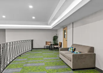 Spark by Hilton Houston Hobby Airport hotel thumbnail 2