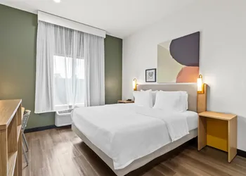 Spark by Hilton Houston Hobby Airport hotel thumbnail 7