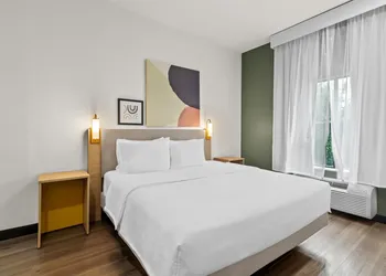 Spark by Hilton Houston Hobby Airport hotel thumbnail 8