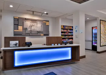 Holiday Inn Express & Suites Cincinnati - Mason by IHG hotel thumbnail 2