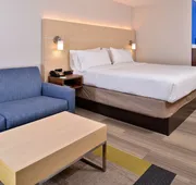 Holiday Inn Express & Suites Cincinnati - Mason by IHG hotel detail image 3