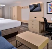 Holiday Inn Express & Suites Cincinnati - Mason by IHG hotel detail image 5