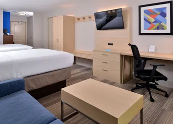Holiday Inn Express & Suites Cincinnati - Mason by IHG hotel thumbnail 5
