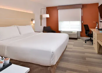 Holiday Inn Express & Suites Cincinnati - Mason by IHG hotel thumbnail 6