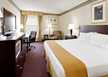Holiday Inn Express Vernon - Manchester by IHG hotel thumbnail 2