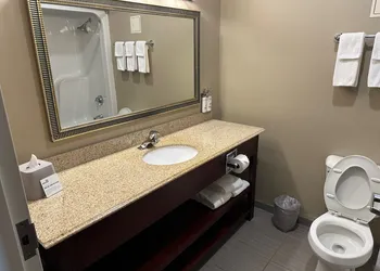 Holiday Inn Express Vernon - Manchester by IHG hotel thumbnail 7