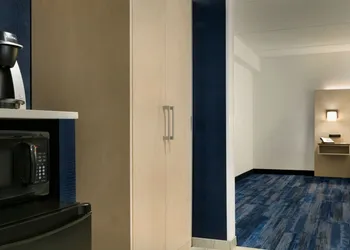 Holiday Inn Express Williamsbrg Busch Gardens Area by IHG hotel thumbnail 3