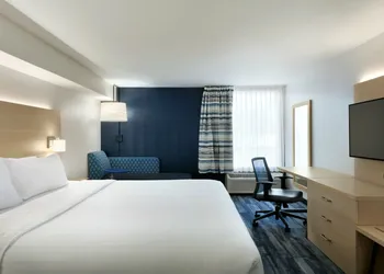 Holiday Inn Express Williamsbrg Busch Gardens Area by IHG hotel thumbnail 4