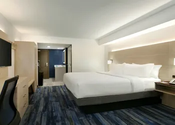 Holiday Inn Express Williamsbrg Busch Gardens Area by IHG hotel thumbnail 7