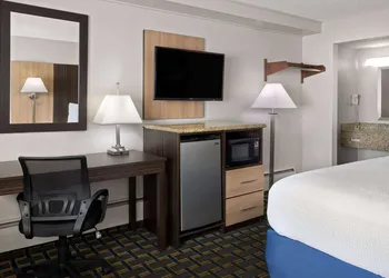 Days Inn by Wyndham Tonawanda/Buffalo hotel thumbnail 4