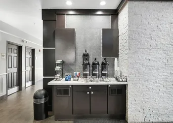 Sonesta Essential HOU Airport Road hotel thumbnail 4
