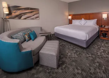 Courtyard by Marriott Dulles Town Center hotel thumbnail 7