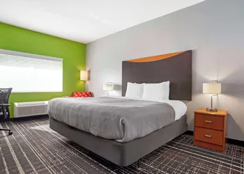 Quality Inn & Suites Birmingham - Highway 280 hotel thumbnail 7
