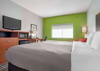 Quality Inn & Suites Birmingham - Highway 280 hotel thumbnail 8