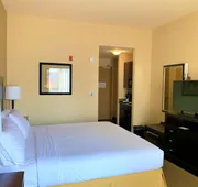 Holiday Inn Express Hotel & Suites FRESNO NORTHWEST-HERNDON by IHG hotel detail image 3