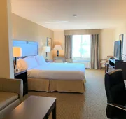 Holiday Inn Express Hotel & Suites FRESNO NORTHWEST-HERNDON by IHG hotel detail image 5