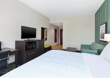 Holiday Inn Express & Suites Southport - Oak Island Area by IHG hotel thumbnail 7