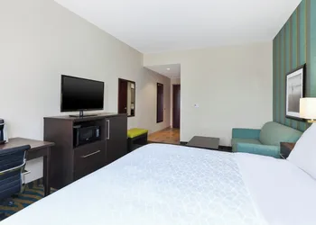 Holiday Inn Express & Suites Southport - Oak Island Area by IHG hotel thumbnail 7
