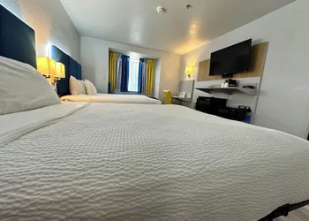 Microtel Inn by Wyndham Gallup hotel thumbnail 3
