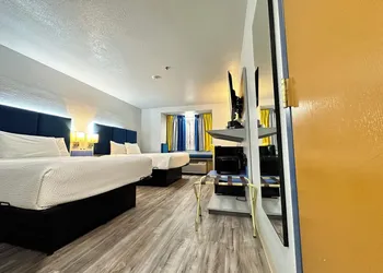 Microtel Inn by Wyndham Gallup hotel thumbnail 4