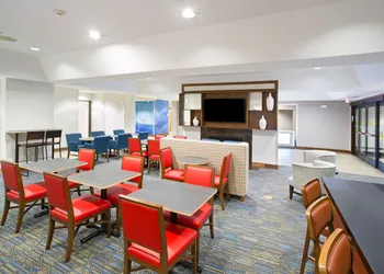 Holiday Inn Express Kansas City - at the Legends by IHG hotel thumbnail 3