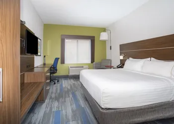 Holiday Inn Express Kansas City - at the Legends by IHG hotel thumbnail 4