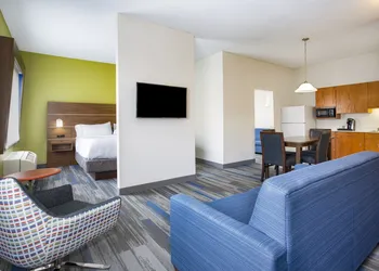 Holiday Inn Express Kansas City - at the Legends by IHG hotel thumbnail 6