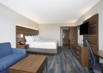 Holiday Inn Express Kansas City - at the Legends by IHG hotel thumbnail 7