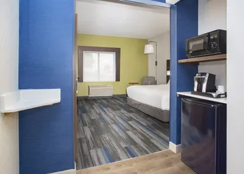 Holiday Inn Express Kansas City - at the Legends by IHG hotel thumbnail 8